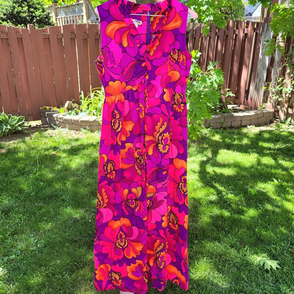GORGEOUS vintage retro floral maxi dress